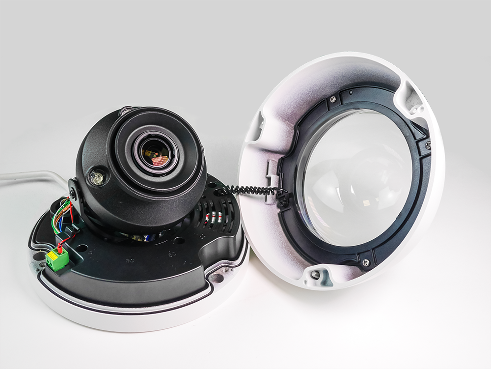 Купольная 4K IP-камера ActiveCam AC-D3183WDZIR5 с motor-zoom и Smart-аналитикой
